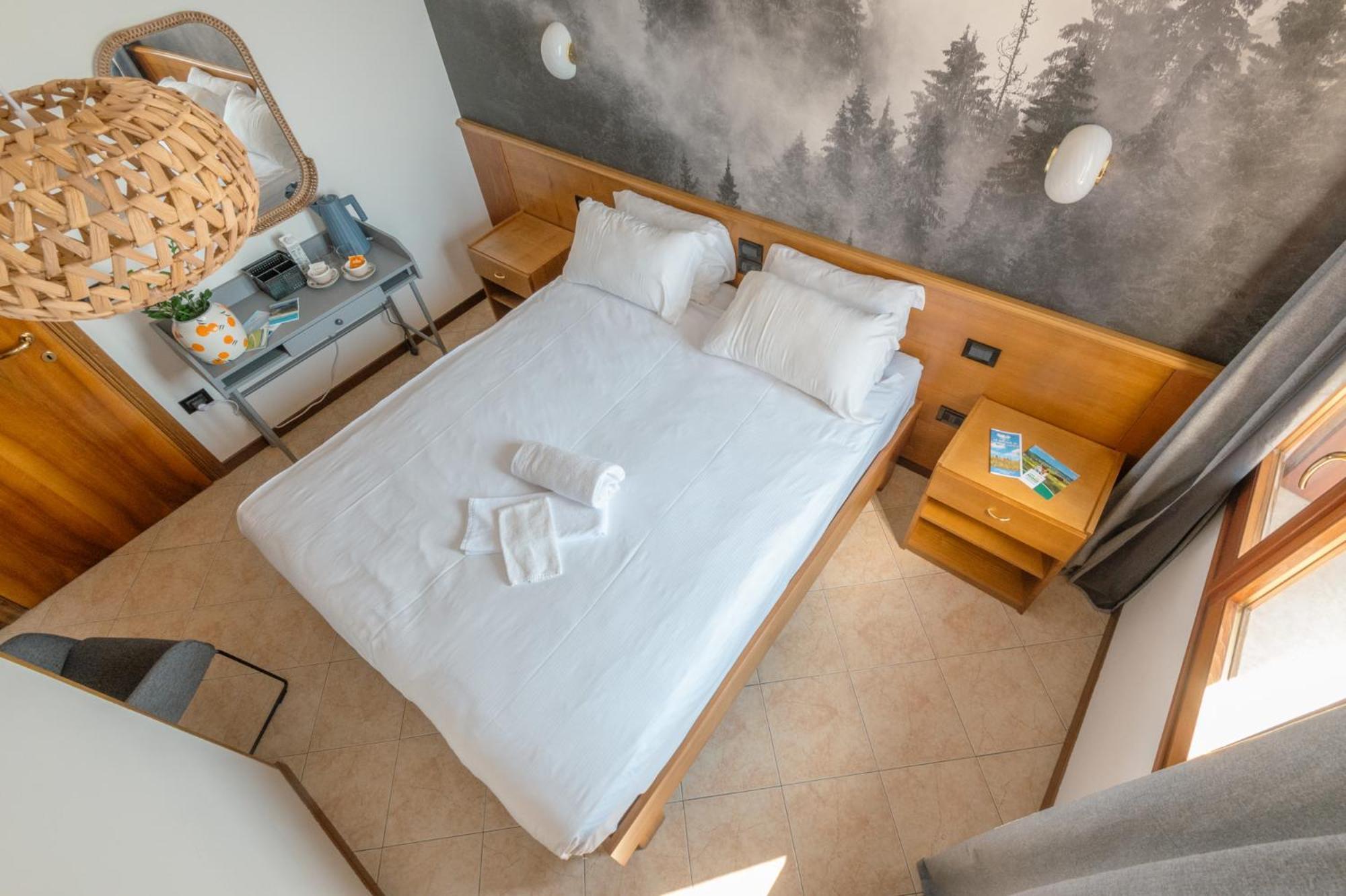 Diana Rooms Lusiana Exterior foto